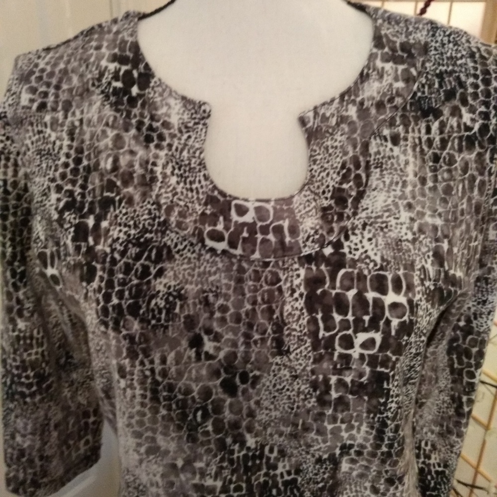 GONE 🌺 Ruby Rd. Top - Picture 3 of 5